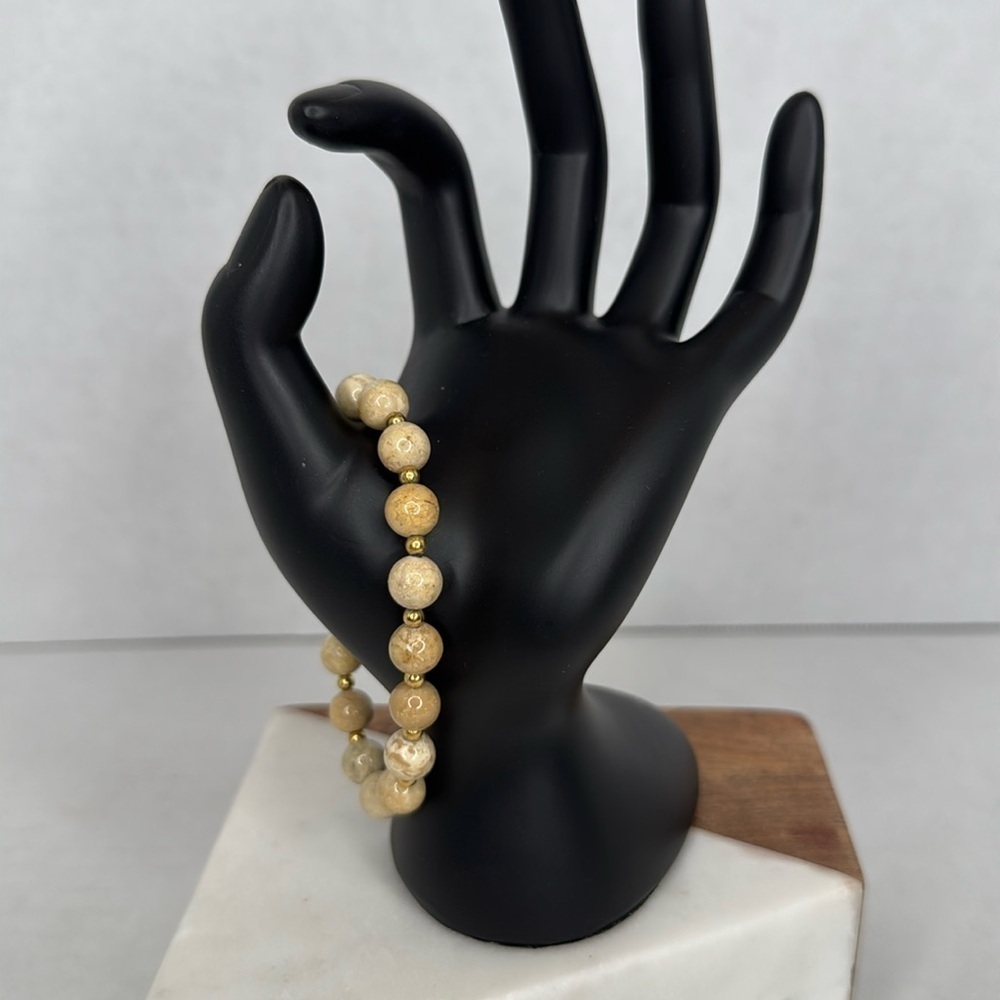 Vintage Tan and Gold Beaded Bracelet with Classic Design lot C38